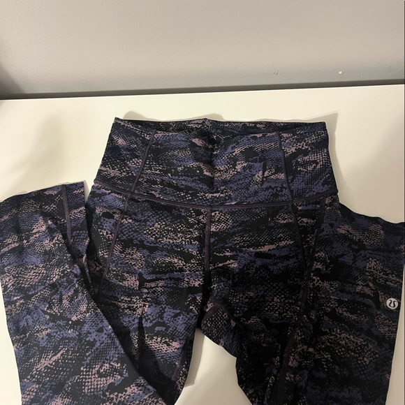 lululemon fast and free crop sz 6 - Picture 3 of 3